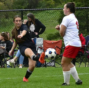 Girls soccer: Lions blank Thunder, 3-0